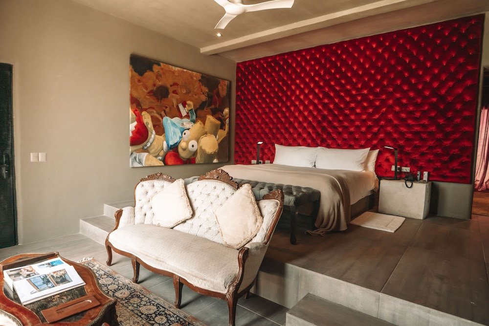 Suite, Beachfront (Master) — 8