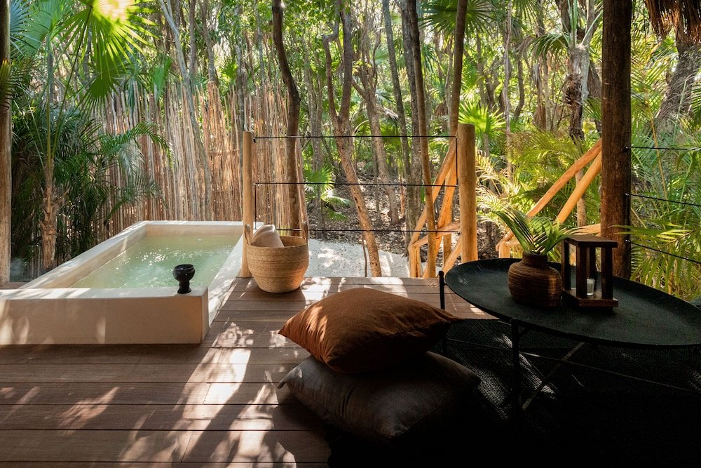 Room (Pool) — 7