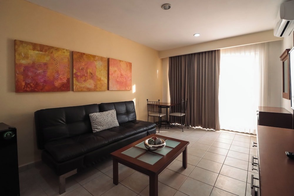 Executive Studio Suite, 1 cama King, Refrigerator, vista al jardín — 2