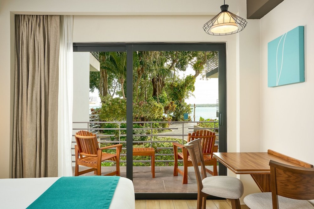 Deluxe King Size Partial Lagoon View — 5