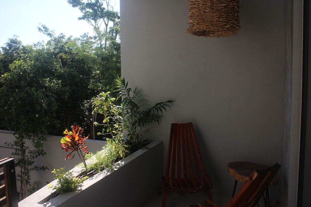 Habitación Tipo Suite Queen con Balcón y Vista a la Piscina — 3