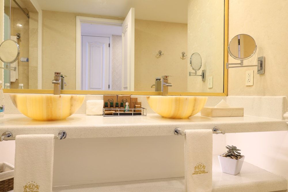 Master Suite — 8