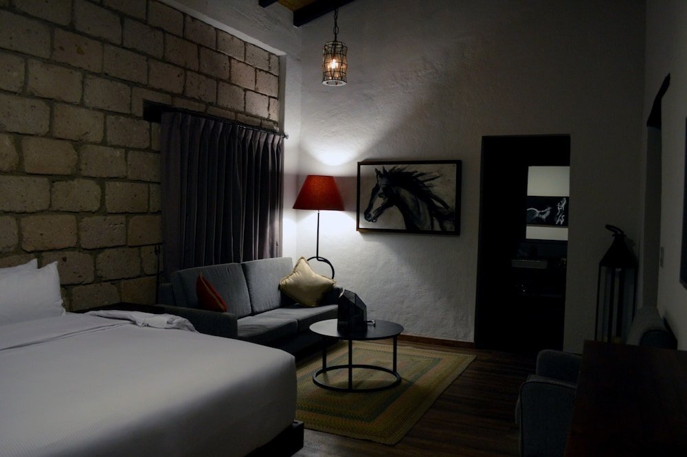 Suite — 4