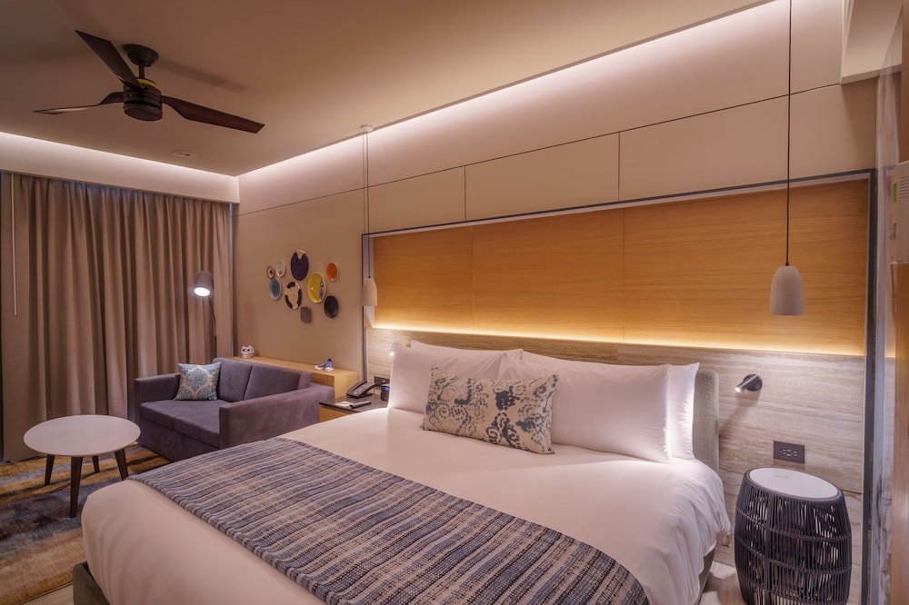 Habitación con 1 cama King y sofá cama, Balcón, Vista al mar — 3
