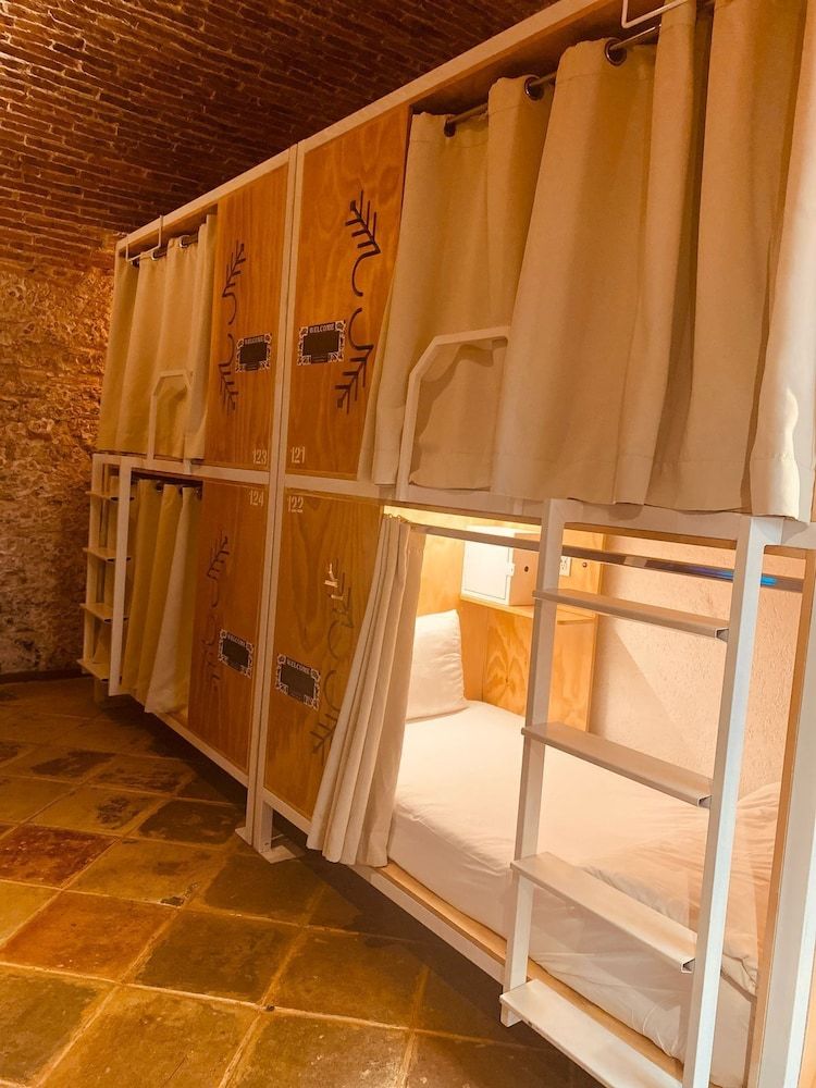 Cama en habitación Deluxe Compartida Mixta de 4 Camas — 2