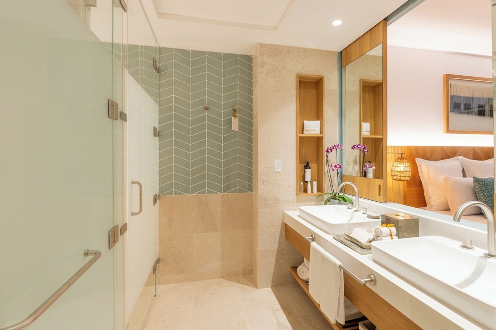 Junior Suite Swimout Dbl — 5