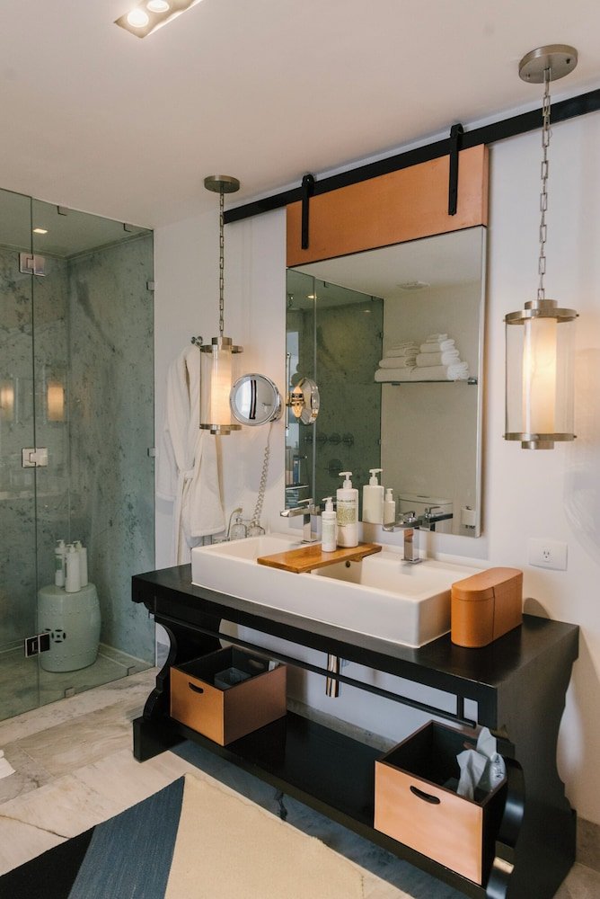 Suite (Owner, A) — 8