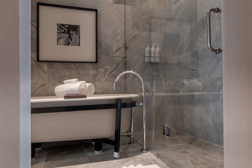 Suite (Owner, C) — 5