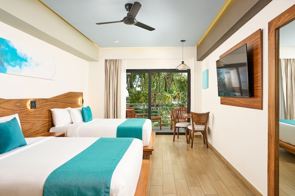 Doble Deluxe Partial Lagoon View
