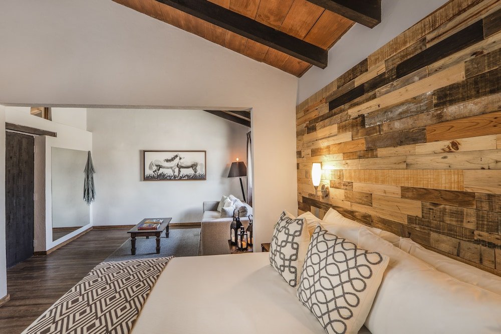 Suite — 8