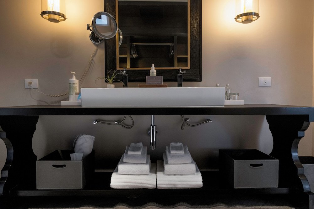Suite (Owner, C) — 6