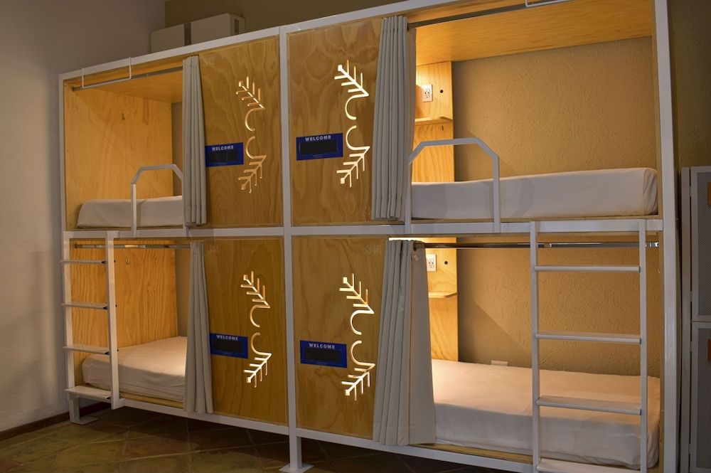 1 cama en Dormitorio Deluxe Femenino de 8 camas con baño privado