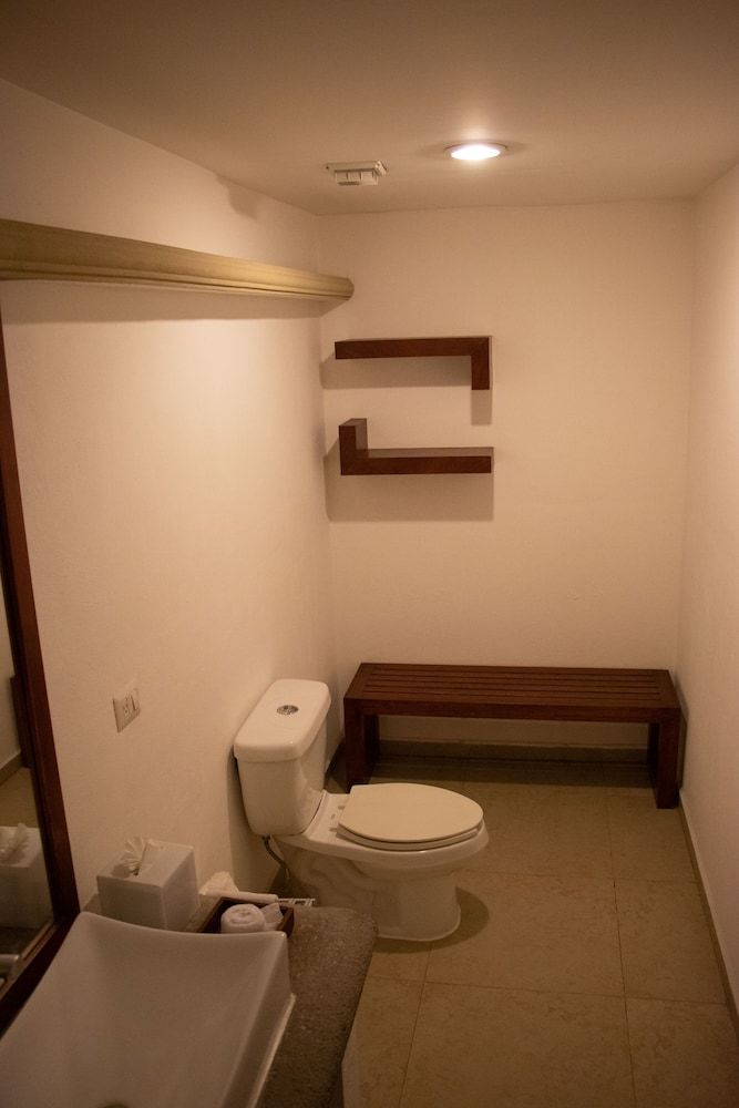 1 cama en Dormitorio Deluxe Mixto de 6 camas con baño privado — 5