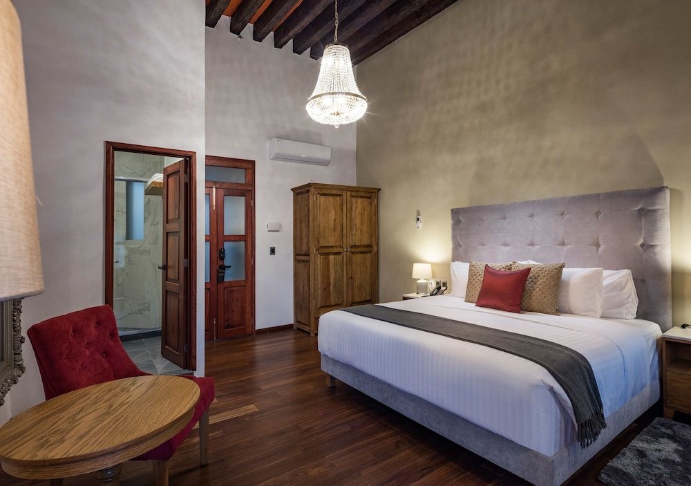 Standard Habitación Doble, 1 cama King, balcón, vista a la ciudad — 3