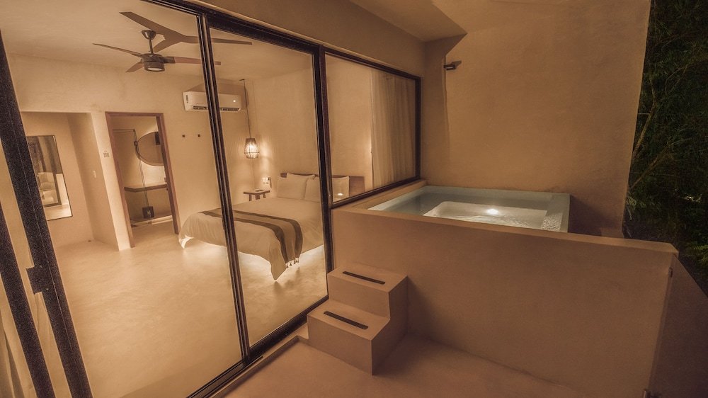 Deluxe Suite, Private pool — 4