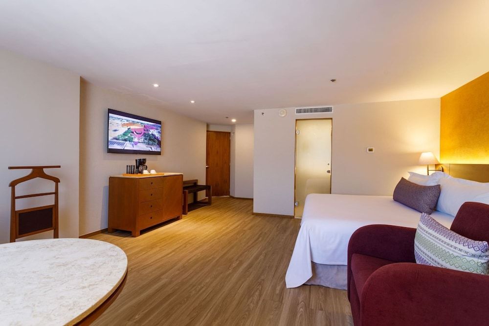 Junior Suite — 2