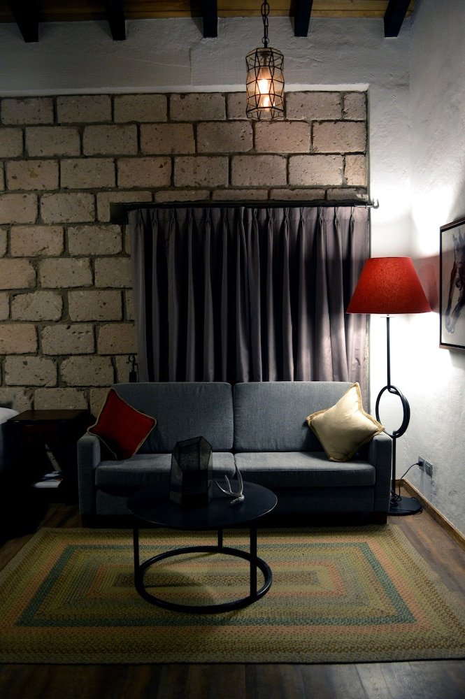 Suite — 5