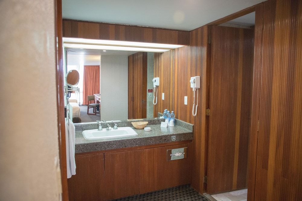 Superior Suite, 2 camas Queen, vista a la ciudad, Torre — 4