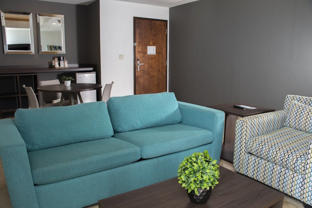 Suite, Multiple Beds — 7