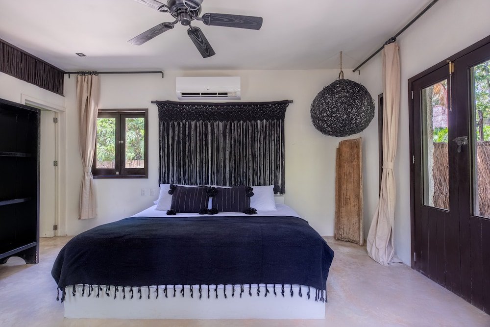 Room, vista al jardín