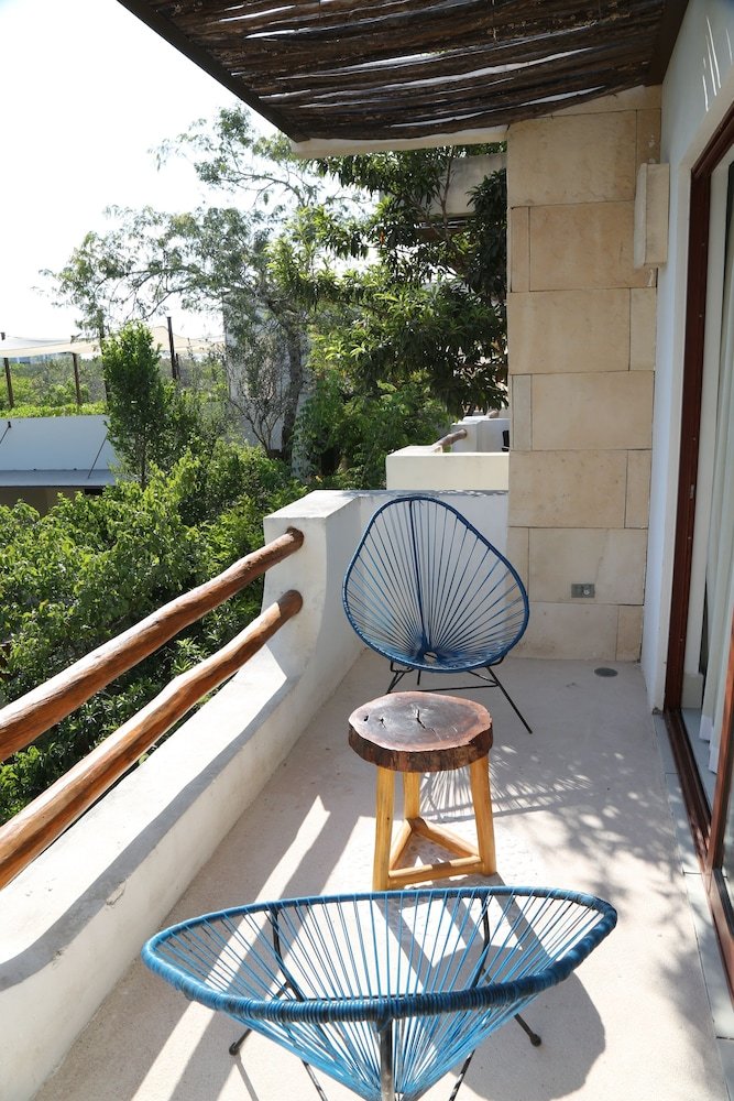 Habitación Estándar, 2 camas dobles, balcón — 8