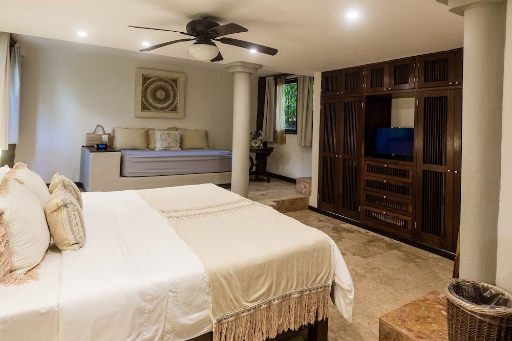Habitación Superior, Vista al Jardín — 8