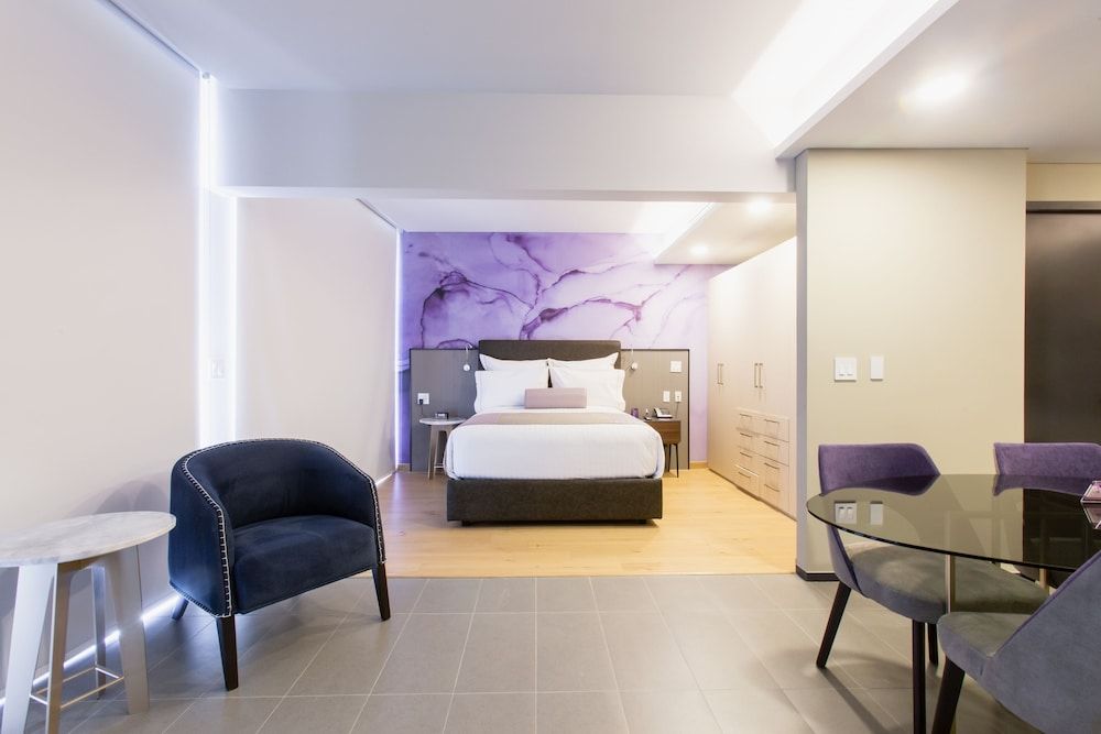 Junior Room, 1 cama Queen, Kitchenette, vista a la ciudad — 3