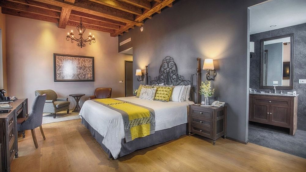 Suite Junior, 1 Cama King, Vista a la Ciudad — 5