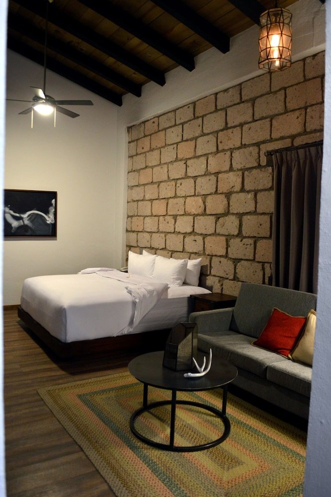 Suite — 6