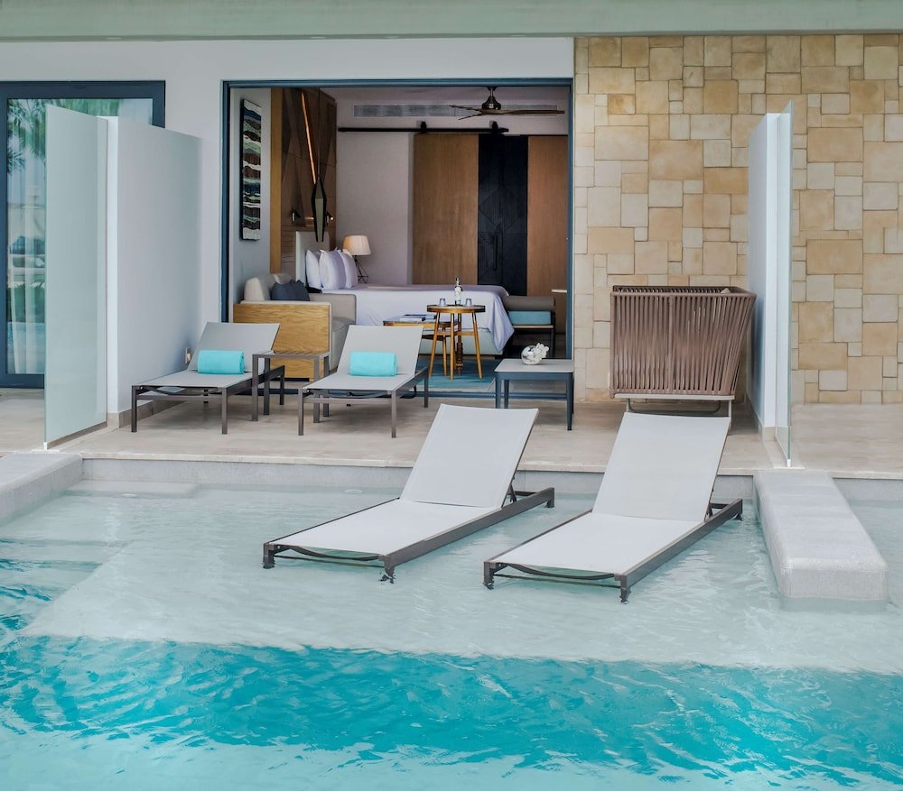 Suite Junior, 1 cama King, Vista al jardín (con acceso directo a la piscina) — 3