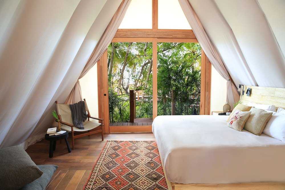 Room (Lagoon Breeze)