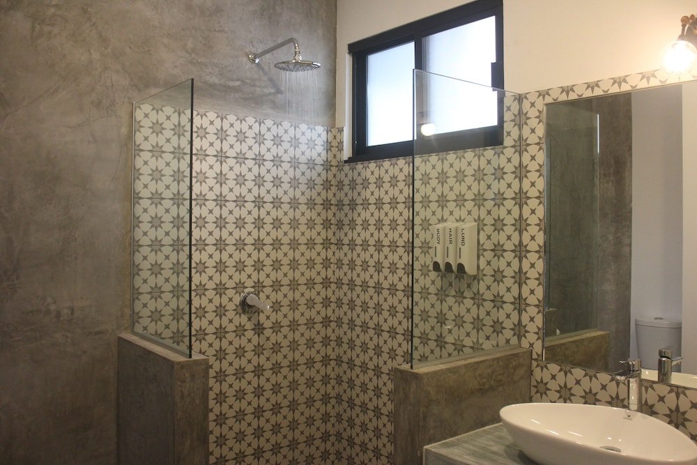 Habitación Tipo Suite Queen con Balcón y Vista a la Piscina — 4