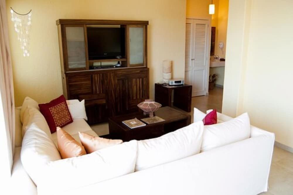 Suite, Lagoon View — 8