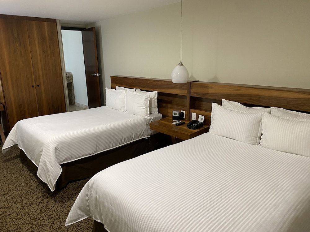 Habitación Básica, 2 Camas Dobles — 3