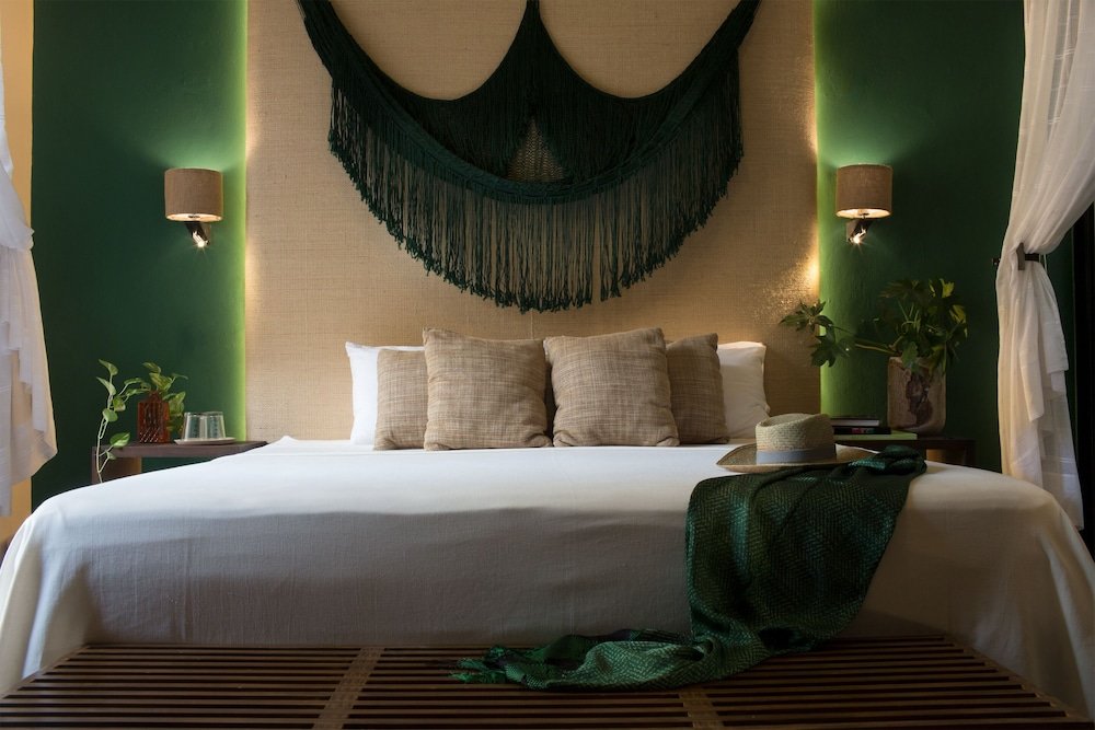 Suite — 4