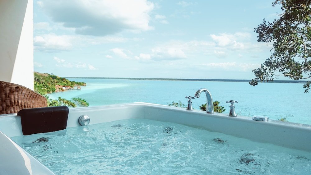 Deluxe Suite, Jetted Tub — 2