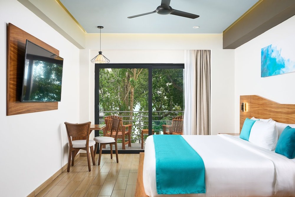 Deluxe King Size Partial Lagoon View