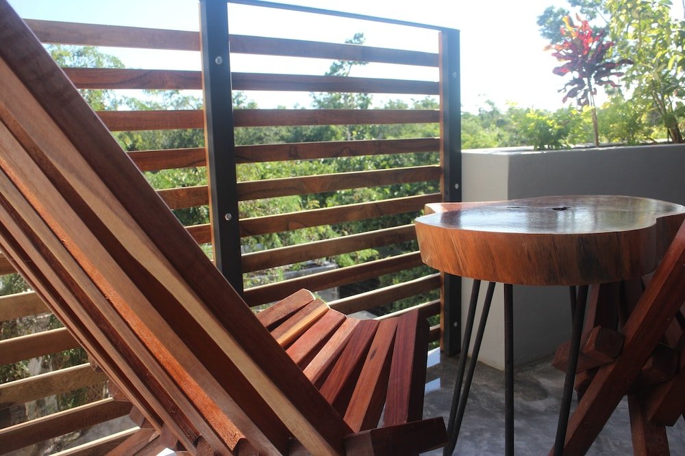 Habitación Tipo Suite Queen con Balcón y Vista a la Piscina — 8