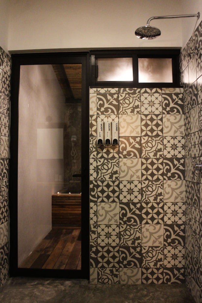 Suite Deluxe con Patio Privado y Bañera con Temperatura Regulable — 2