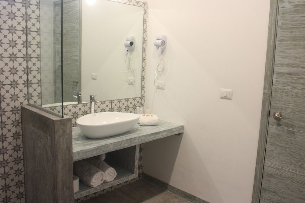 Habitación Tipo Suite Queen con Balcón y Vista a la Piscina — 5