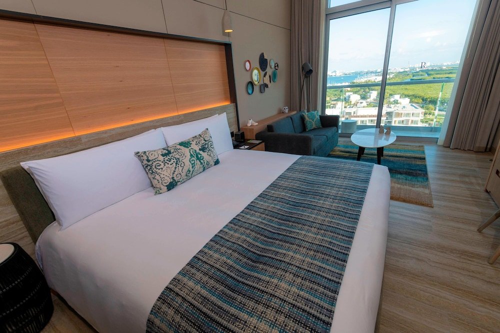 Habitación con 1 cama King y sofá cama, Balcón, Vista al mar