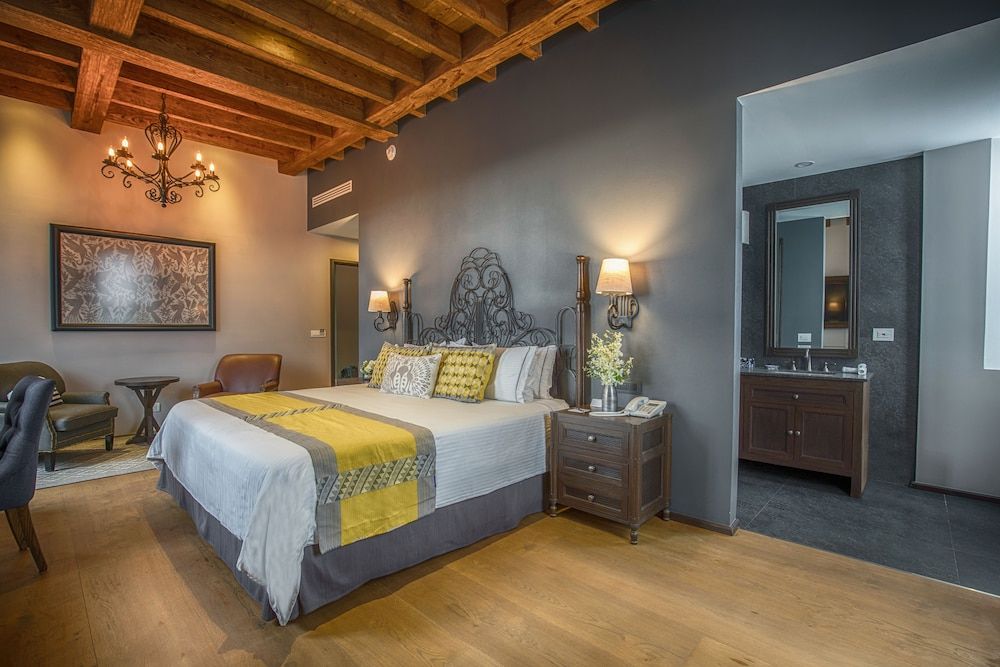 Suite Junior, 1 Cama King, Vista a la Ciudad — 2