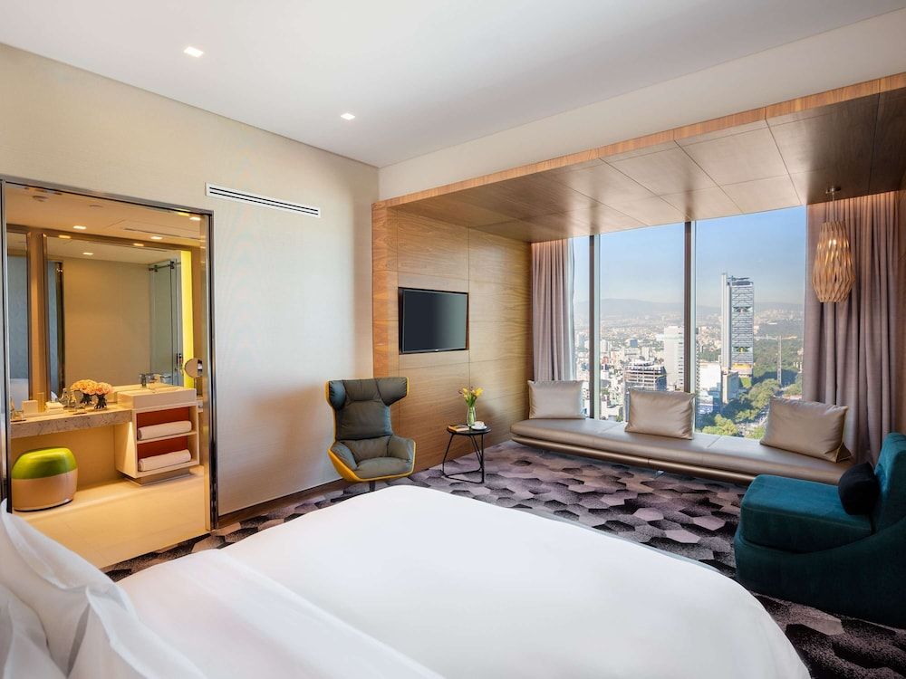 Junior Suite, 1 cama King, Club Lounge Access, Executive Level (Angel of Independence view)