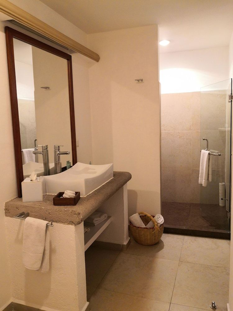 Habitación Privada Deluxe con Dos Camas Queen y Baño Privado — 3