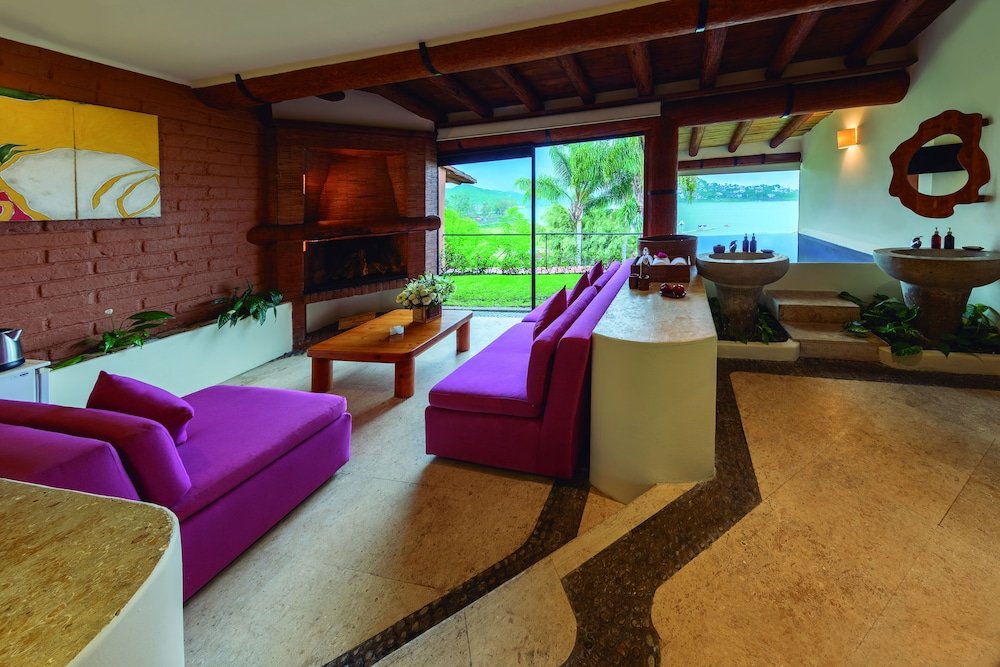 Garden Suite — 2