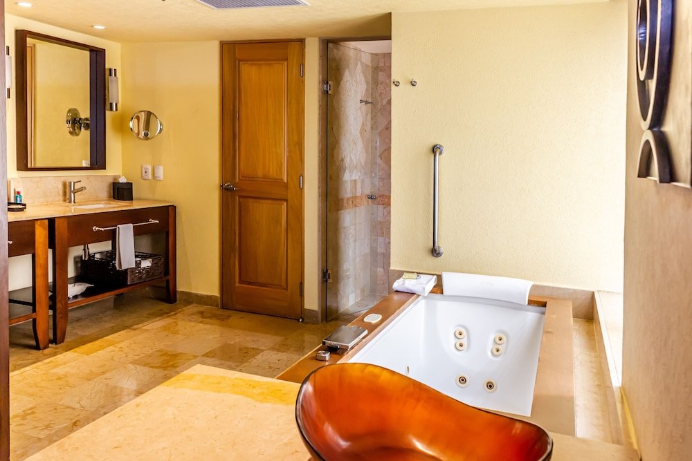 Suite de 3 Habitaciones con Vista al Océano — 8