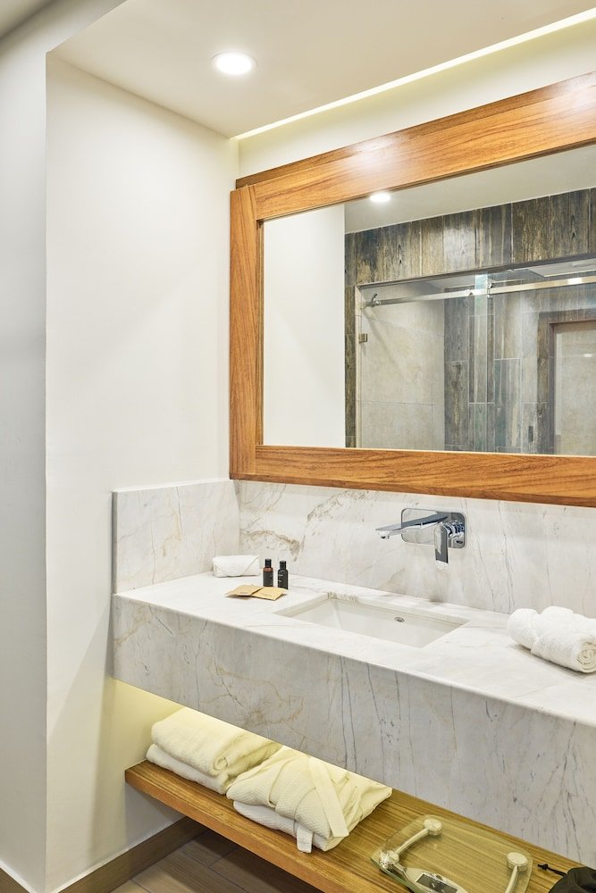 Junior Suite Partial Lagoon View — 5