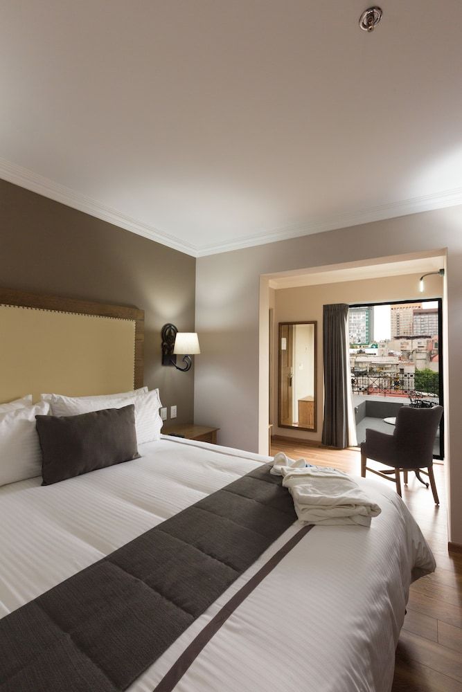 Premier Room, 1 cama King, vista a la ciudad — 5