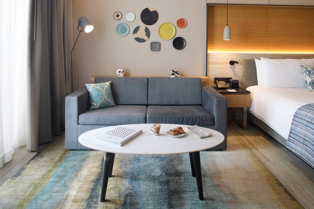 Habitación con 1 cama King y sofá cama, Balcón, Vista al mar — 5