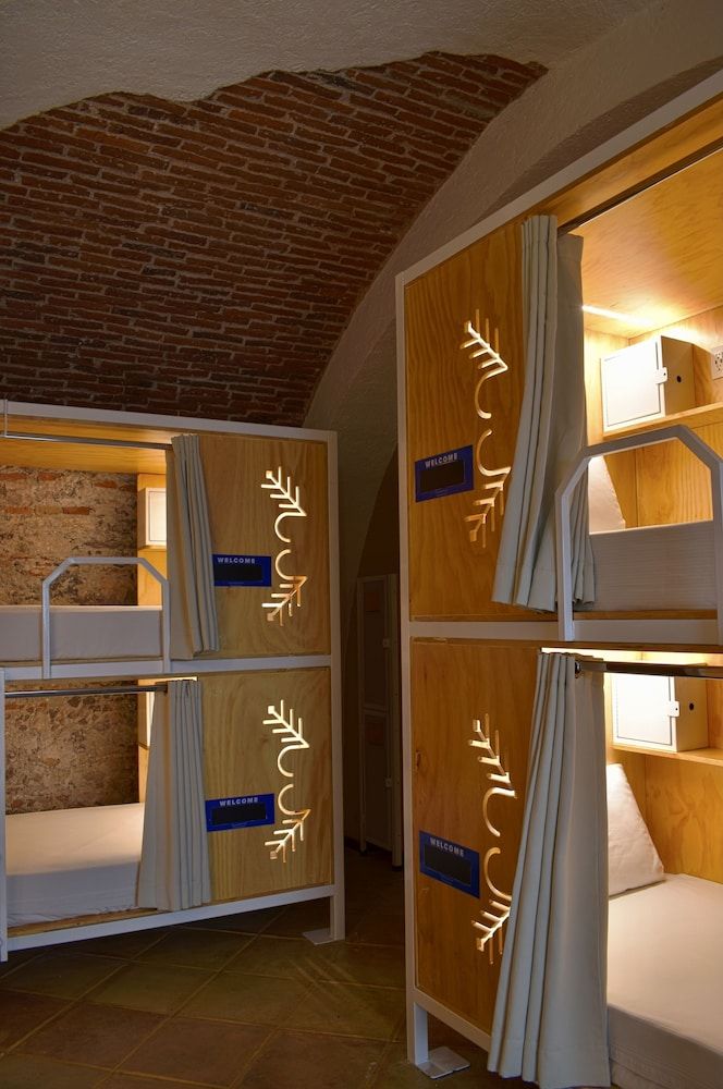 1 cama en Dormitorio Deluxe Mixto de 6 camas con baño privado